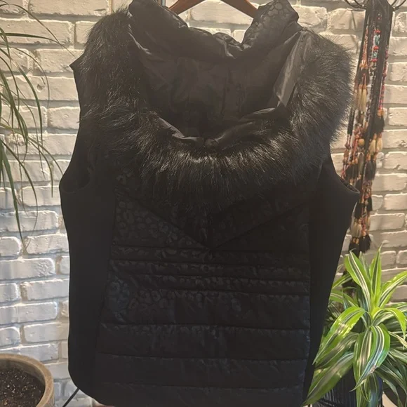 Michael Kors Black Quilted Women's Vest - Picture 7 of 11